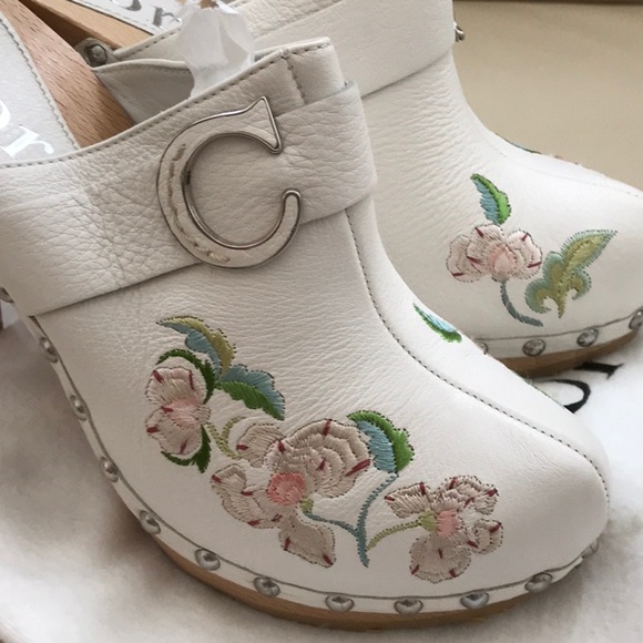 💋💋💋 DIOR Flower Embroidered Clogs 💋💋💋 - Picture 5 of 8